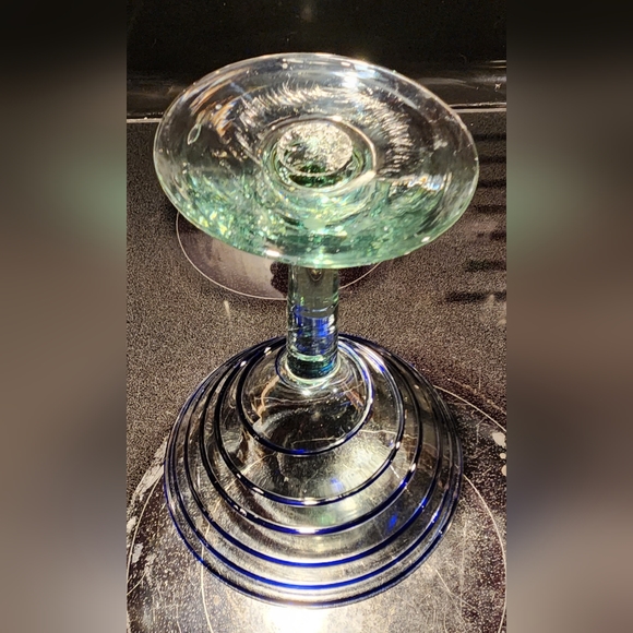 Hand blown Martini Glass - Picture 3 of 4